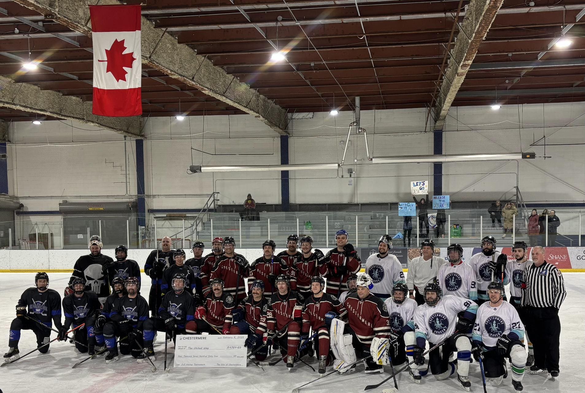 Players gather to take a photo with the cheque